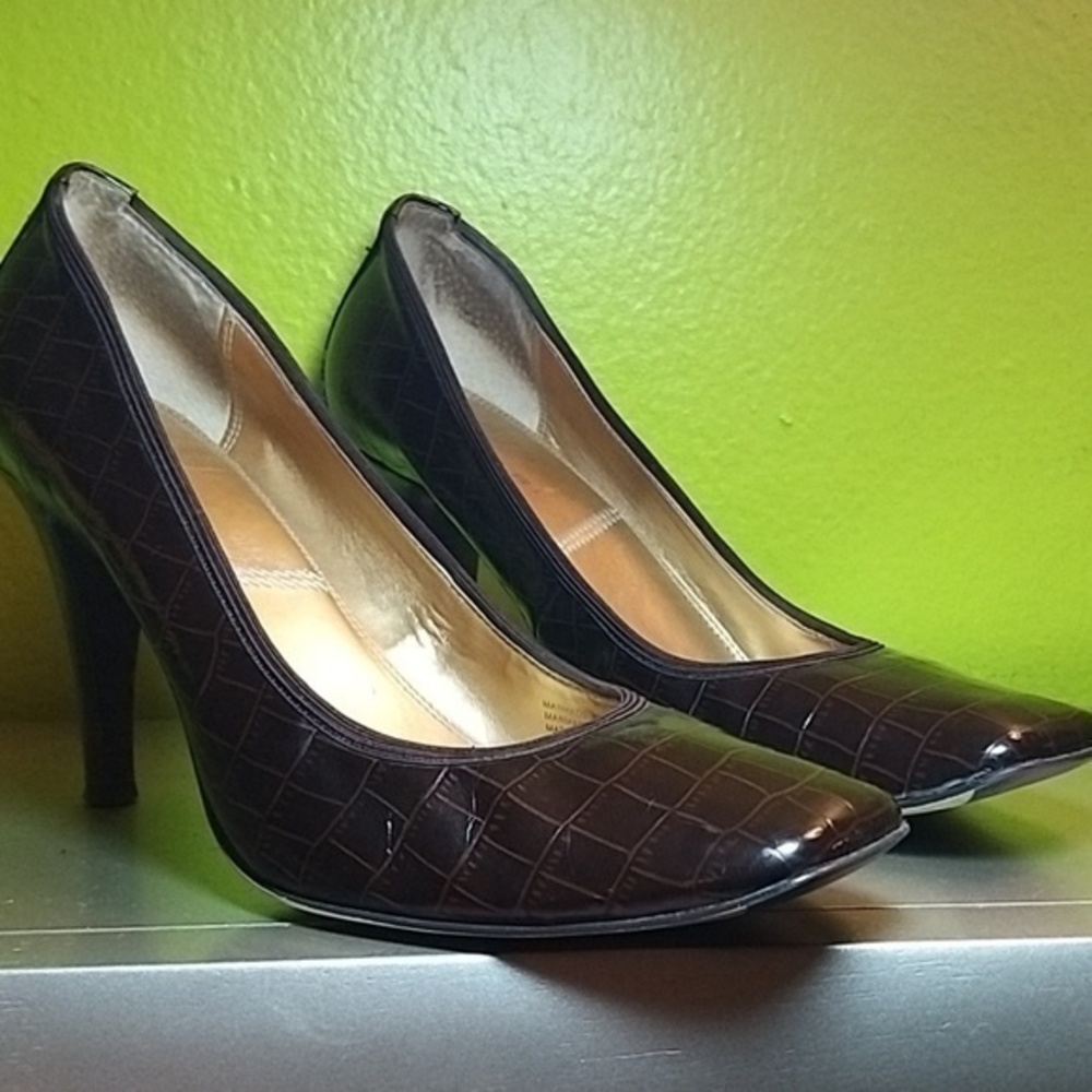 Tahari Brown Cone Heels Size 9